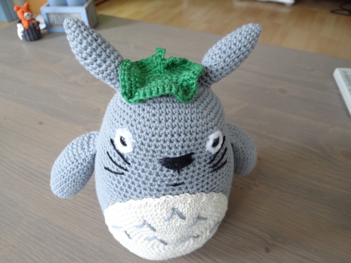 Grey Totoro from the top, the tiny white one can sit on the leaf!