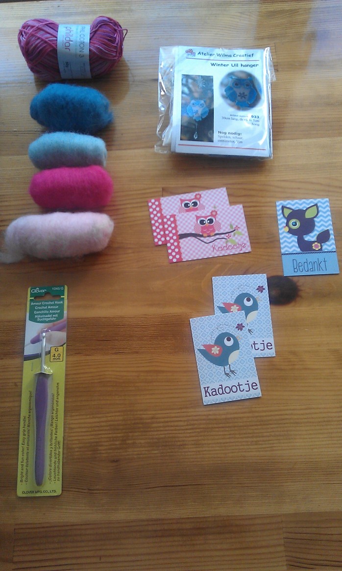 Some other stuff I got: present labels, the felt owl, a new crochet hook (4mm), colour changing yarn and some felt-wool (wool-felt? no idea what the stuff is called ^_^")